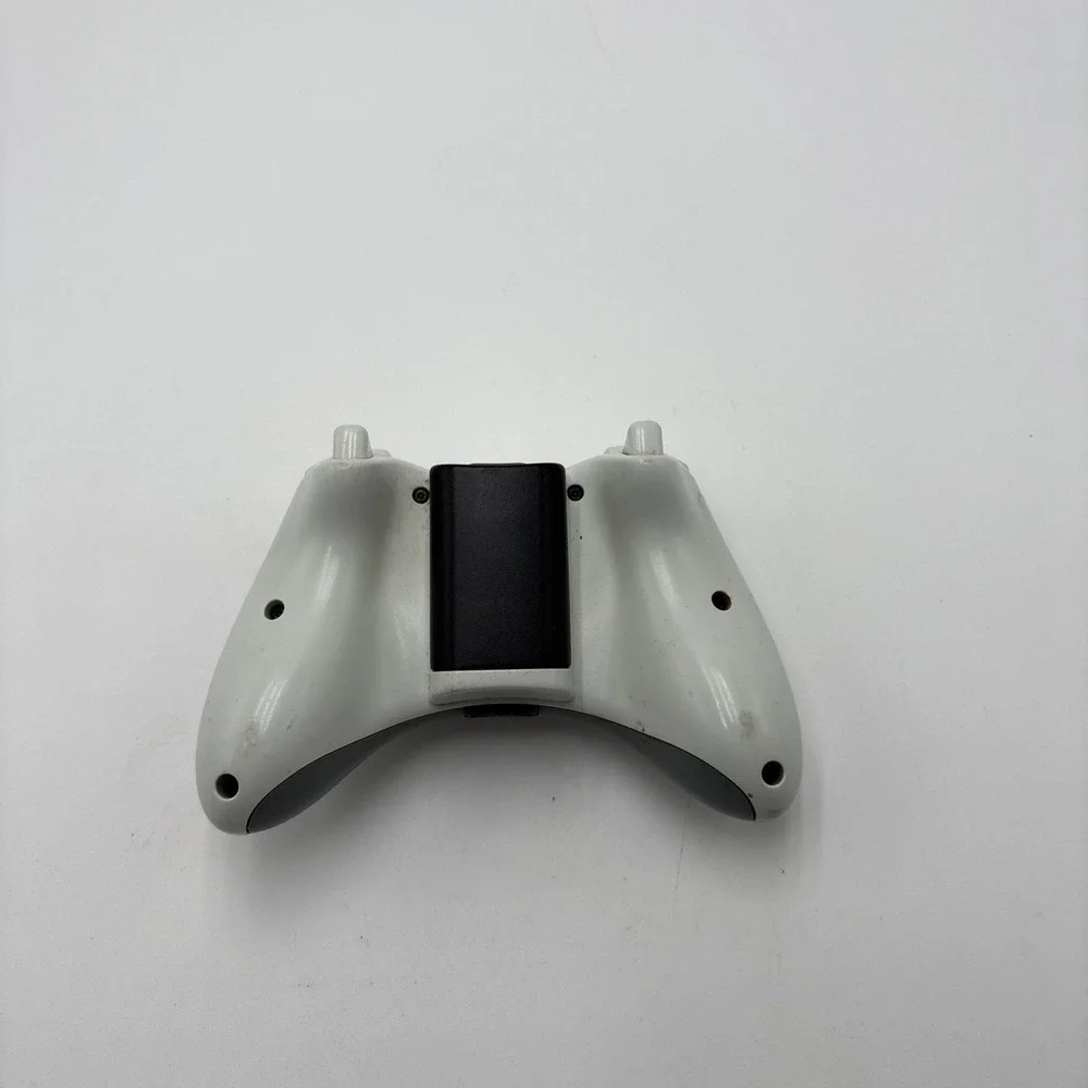 Xbox‎ Wireless Controller White 2 AA Batteries For Parts Not Tested